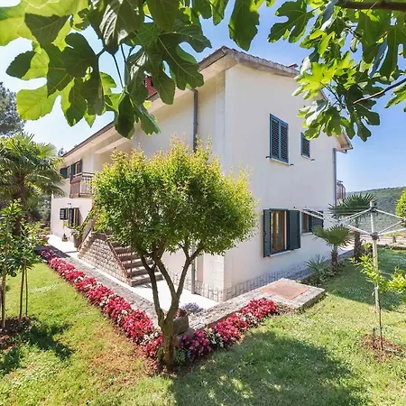 Apartment Near Sea *
